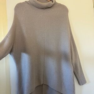 Cozy Women's Turtleneck Sweater - Gray